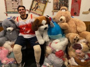 Unknown 15 300x225 - Men’s Ice Hockey Hosts Fundraising Teddy Bear Toss
